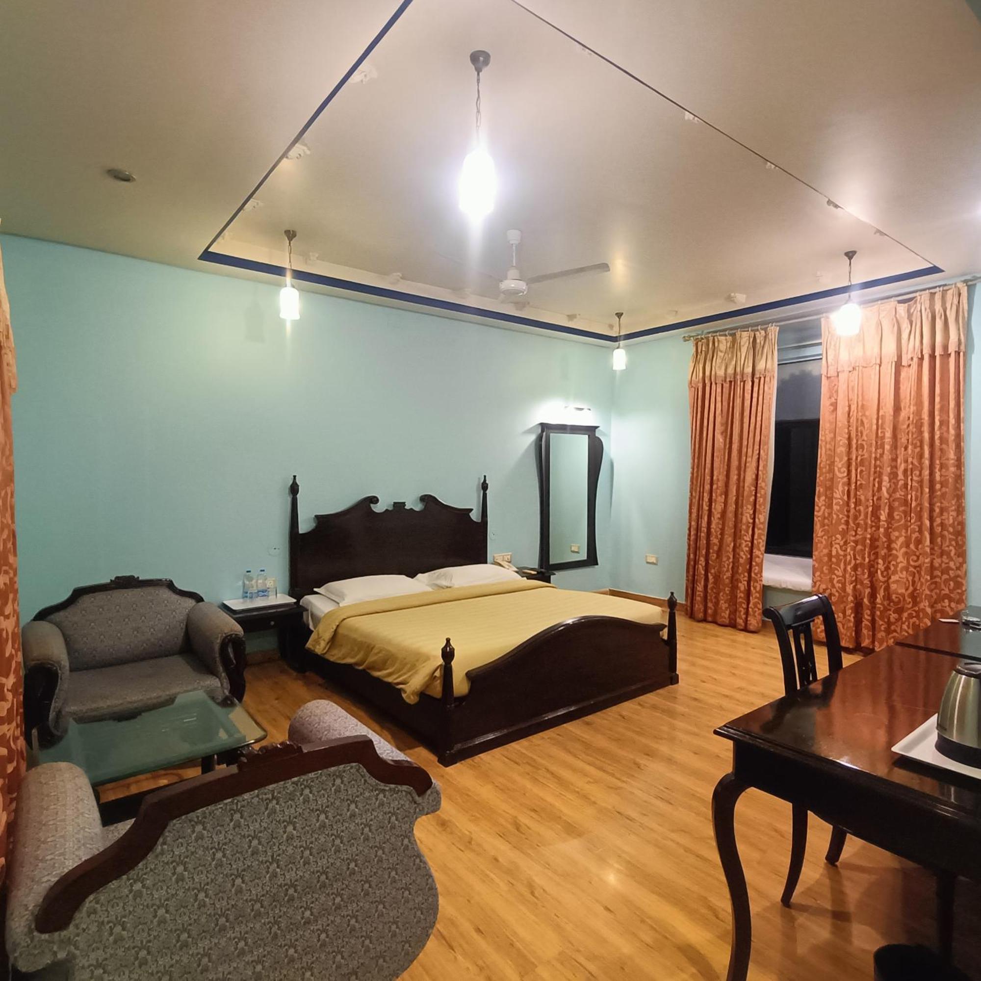 Juesta Lake Nahargarh Palace, Chittorgarh Pārsoli Extérieur photo