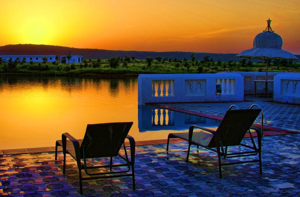 Juesta Lake Nahargarh Palace, Chittorgarh Pārsoli Extérieur photo