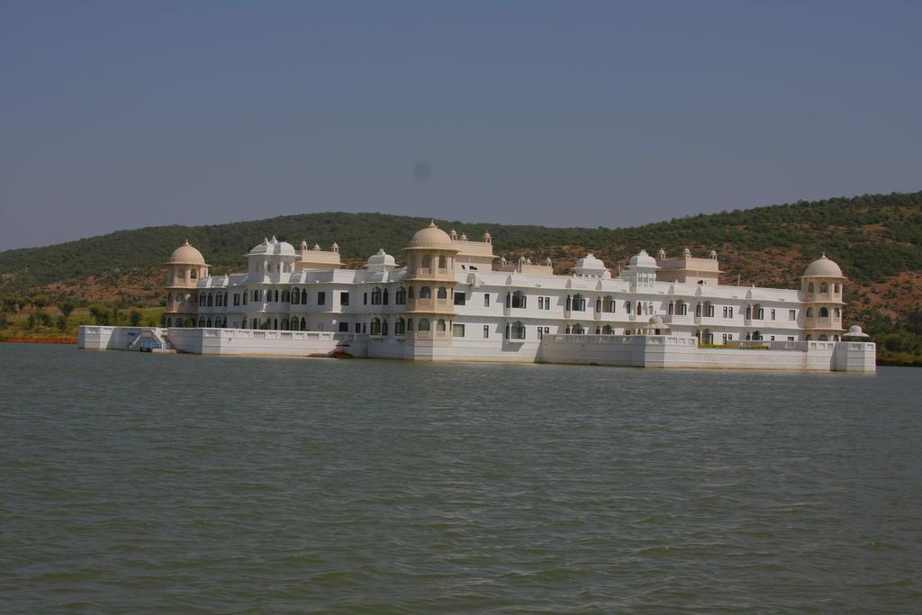 Juesta Lake Nahargarh Palace, Chittorgarh Pārsoli Extérieur photo