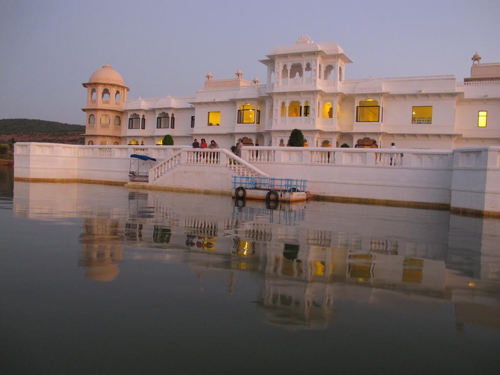 Juesta Lake Nahargarh Palace, Chittorgarh Pārsoli Extérieur photo