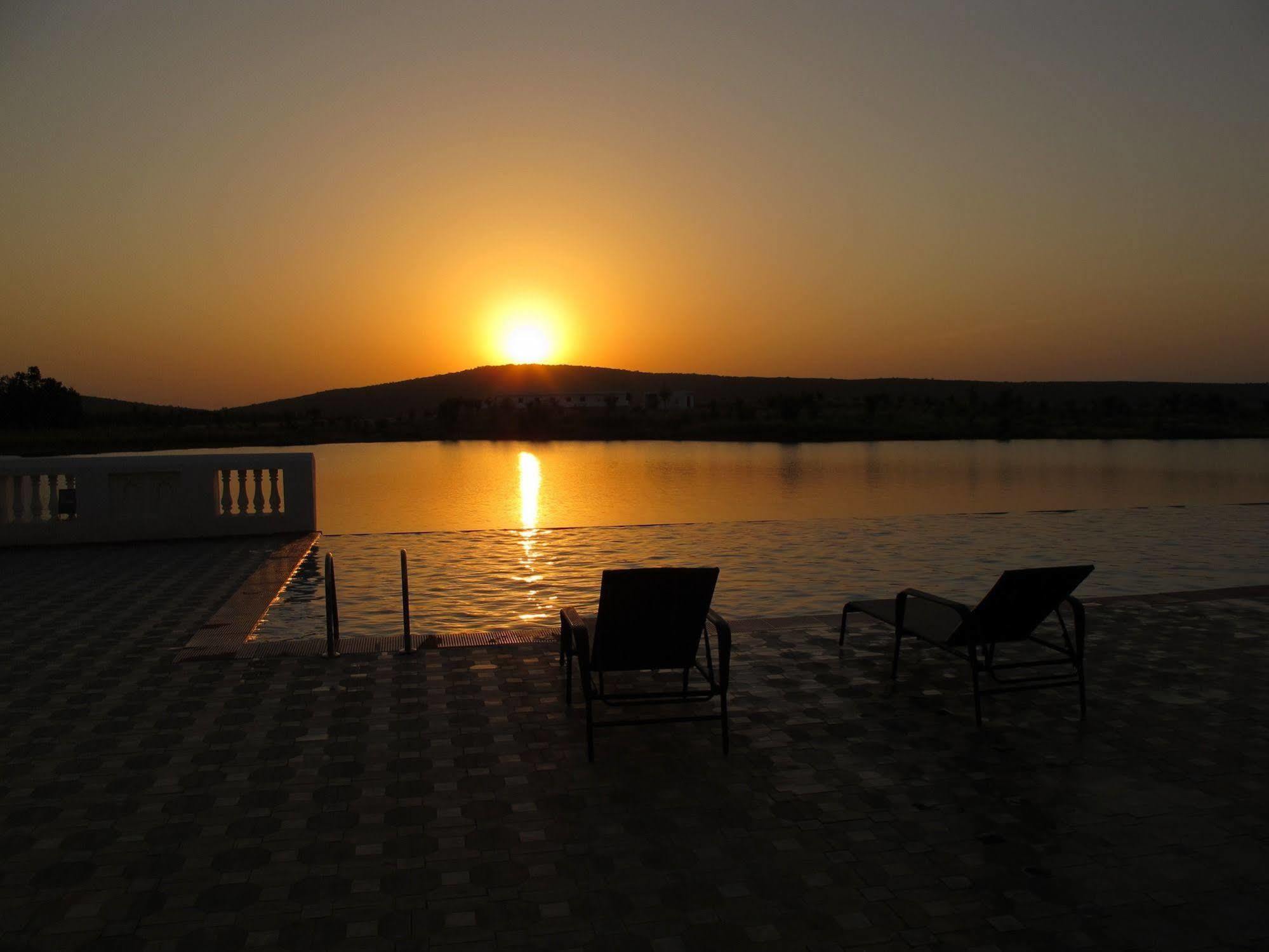 Juesta Lake Nahargarh Palace, Chittorgarh Pārsoli Extérieur photo